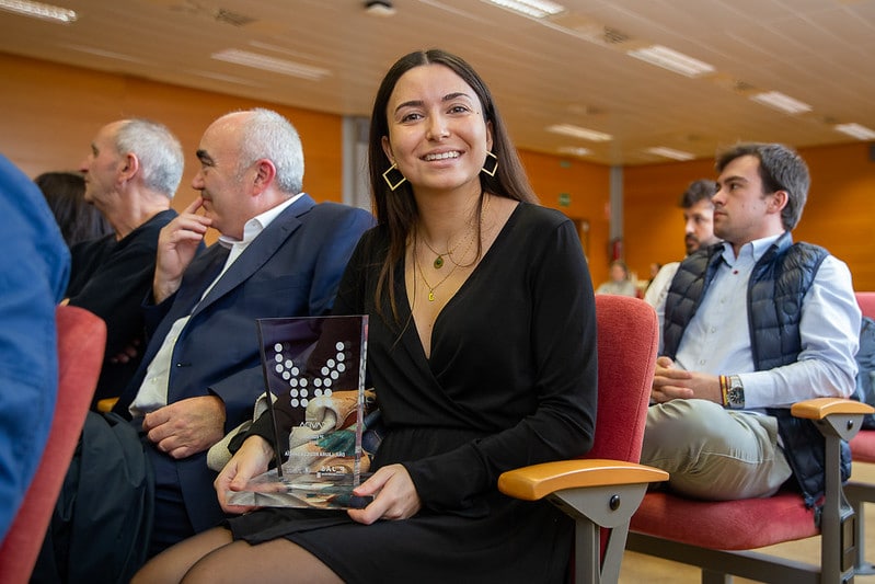 Laura Rodilla se alza con el premio CAVIDA por su diseño de bandeja autoservicio inclusiva